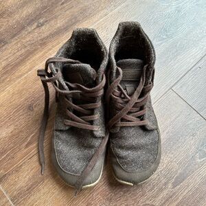 Wildling barefoot High-Top Sneakers size 7